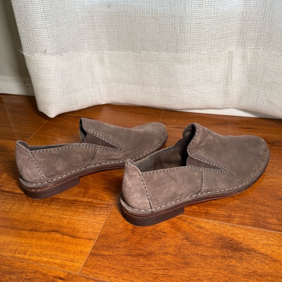 Clarks Women’s Cabaret City Taupe Suede Leather Slip On Shoes